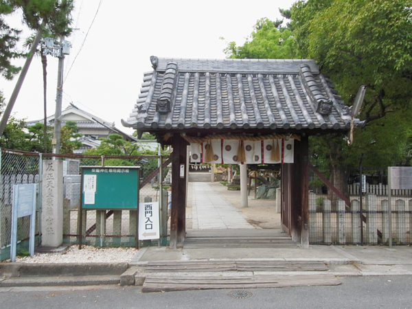 柴籬神社南門