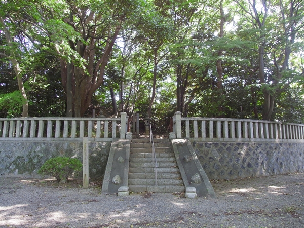 小野妹子墓 丘