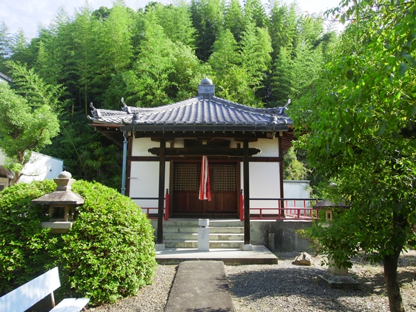 杜本神社内にある金剛輪寺跡