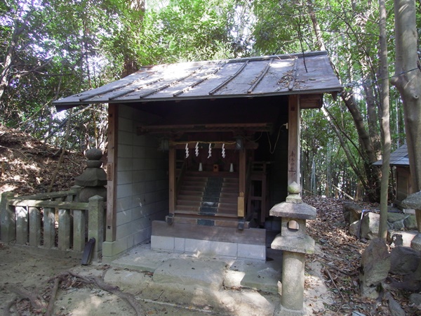 大楠公首塚と南木神社