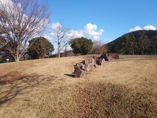 鉢伏山西峰古墳