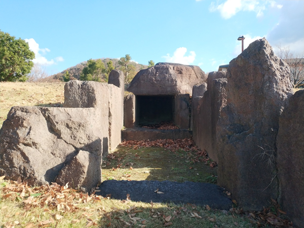 鉢伏山西峰古墳