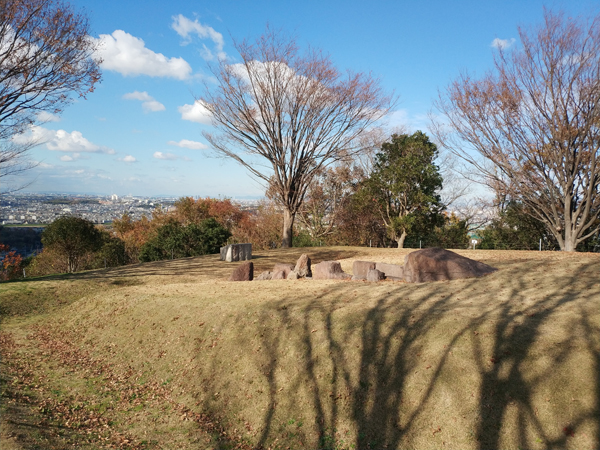 鉢伏山西峰古墳