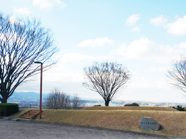 鉢伏山西峰古墳