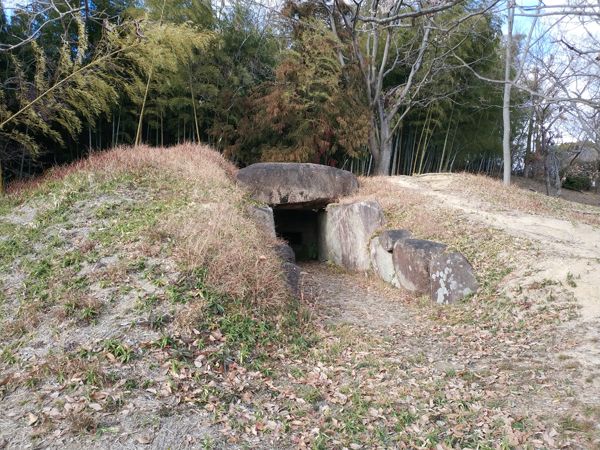 お亀石古墳