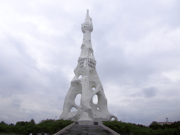 PLの塔の全景