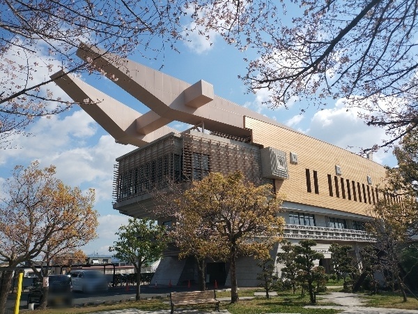 シュラホール
