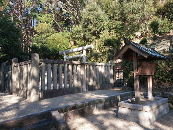 孝徳天皇陵「上ノ山古墳」