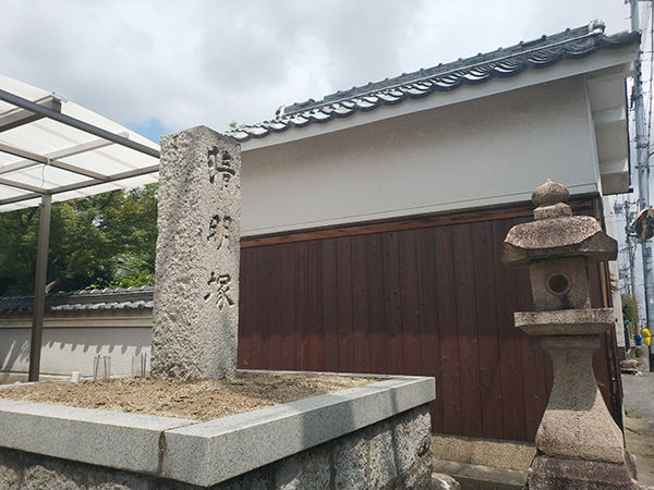 晴明塚の斜め前