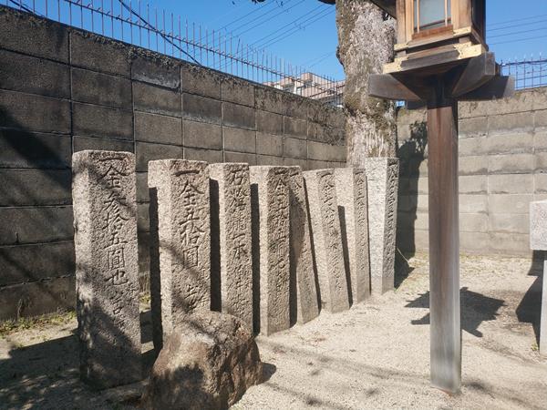 櫟本神社の玉垣