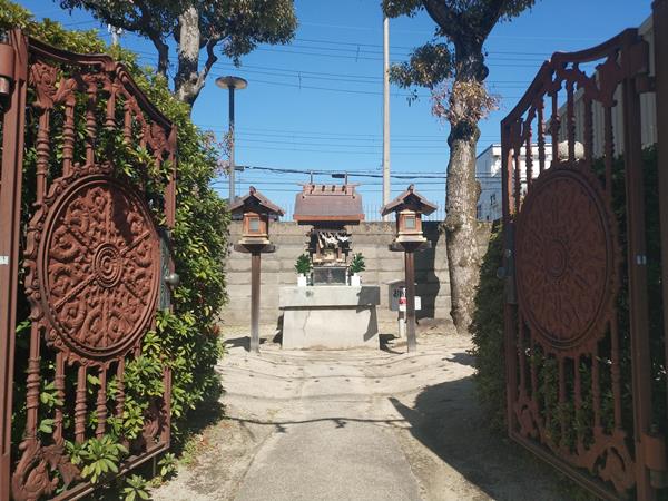 櫟本神社の全景1