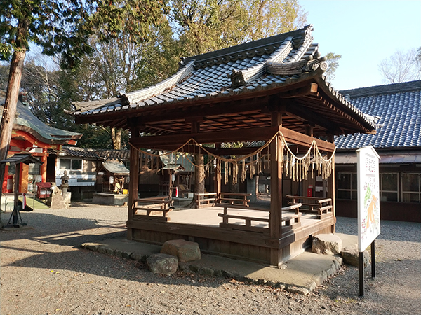 西代神社の舞台