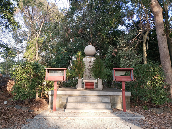 西代神社の平和慰霊塔