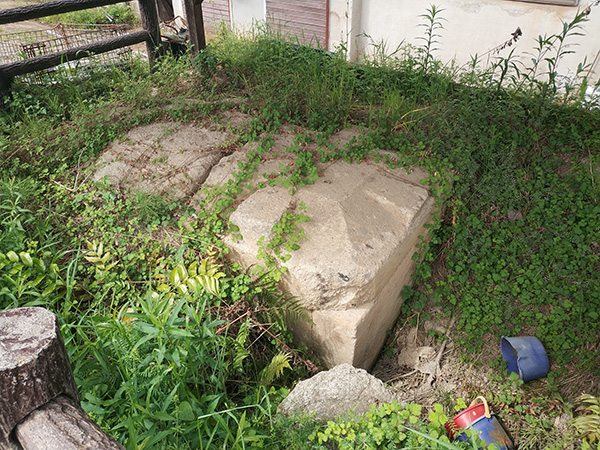 御旅所北古墳の石棺近景