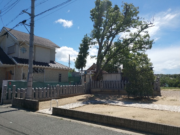 公園内にある羽曳ヶ丘神社