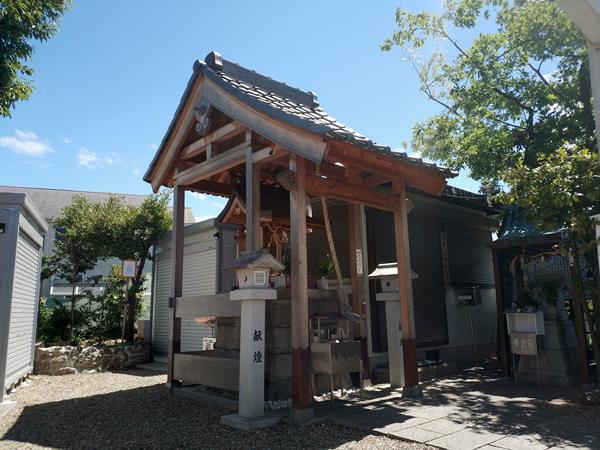 羽曳が丘神社の本殿1