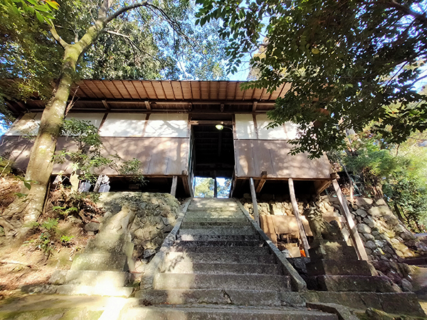蟹井神社の拝殿