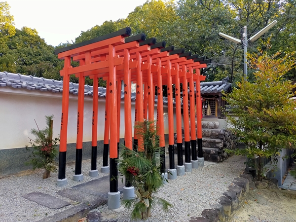 五軒家神社の横にある稲荷社