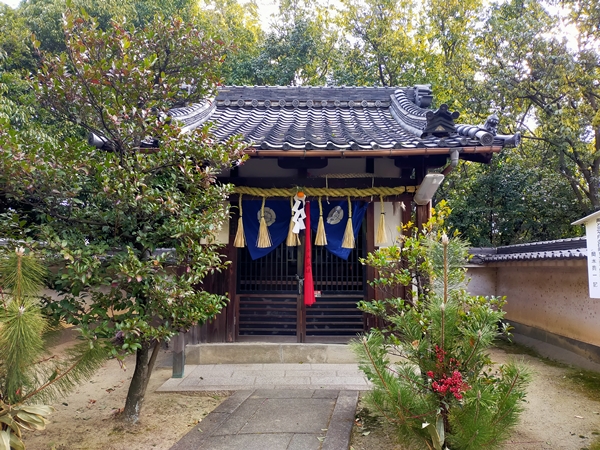 五軒家神社の本殿1