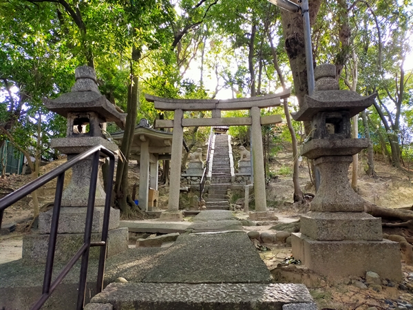 五軒家神社の灯篭
