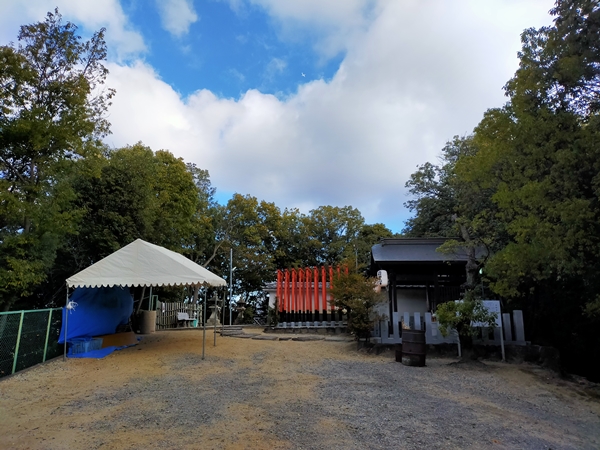 五軒家神社の全景
