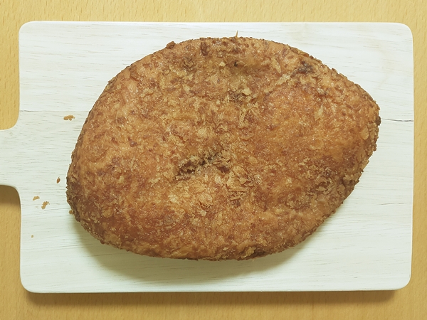 カレーライスの入った大きなカレーパン