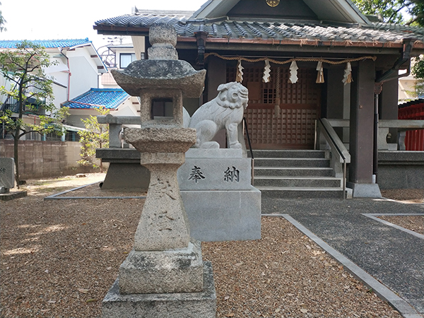 正井殿の灯篭