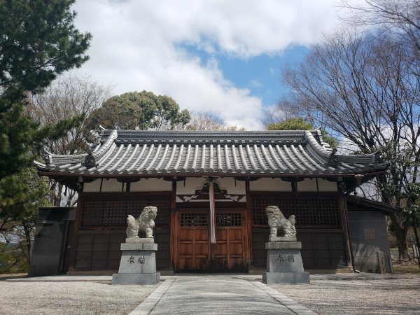 古室八幡神社の拝殿