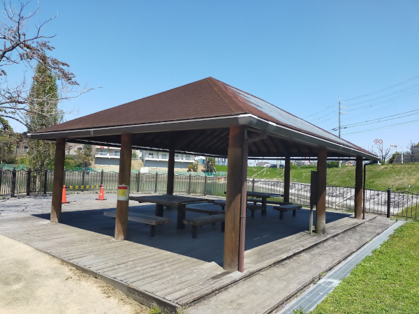 副池オアシス公園の東屋