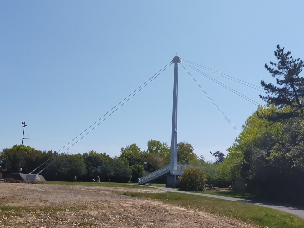 西新町公園にある聖アンデレ橋02