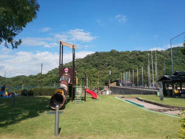 グレープヒルスポーツ公園内にある、ふれ愛広場キャンプの遊具