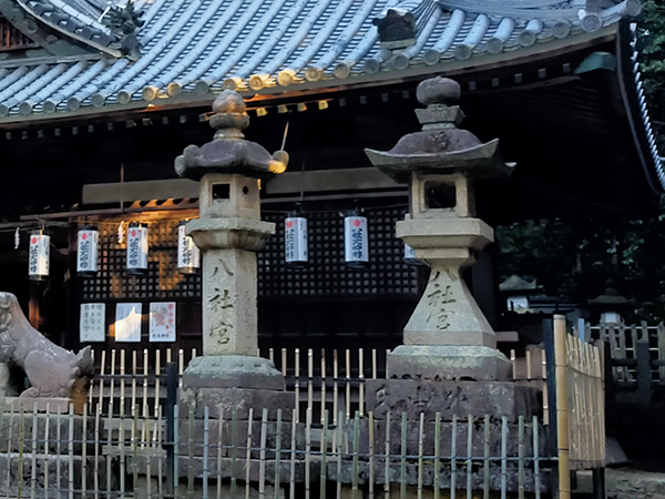 科長神社の灯篭