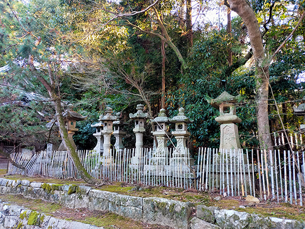 科長神社の灯篭