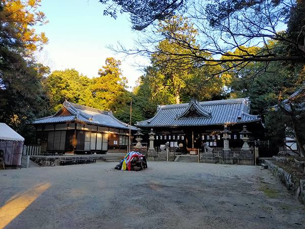 科長神社の全景
