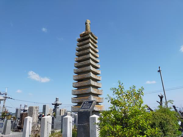 板持十三重塔