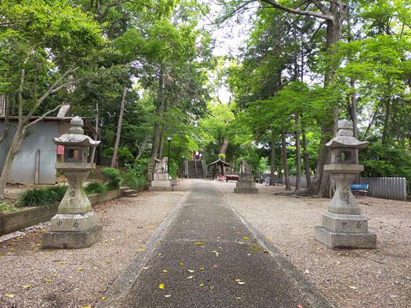 野々上八幡神社の境内