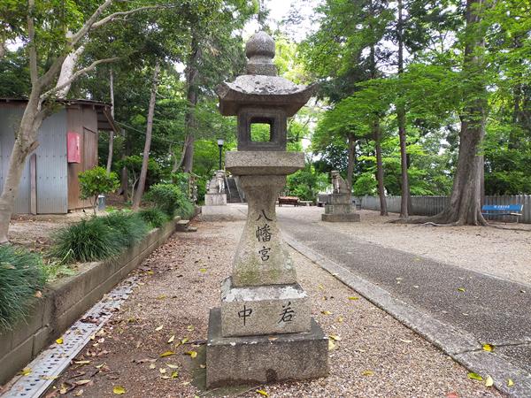 野々上八幡神社の灯篭