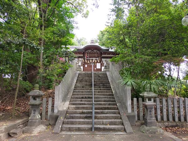 野々上八幡神社の境内