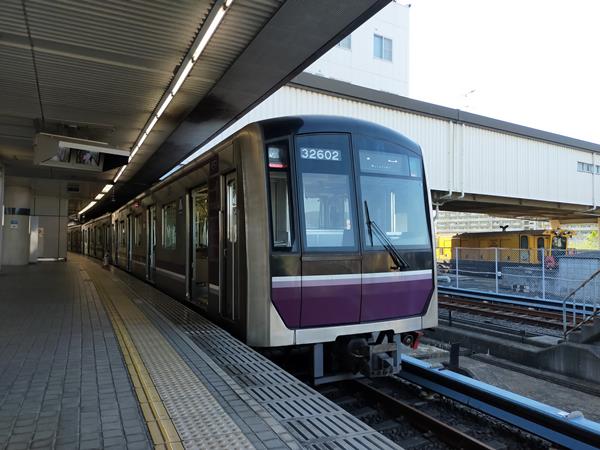 八尾南駅に停まる谷町線