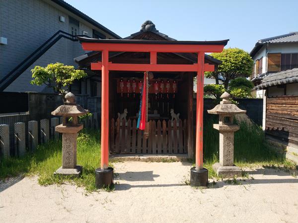 軽羽迦神社にある稲荷神社