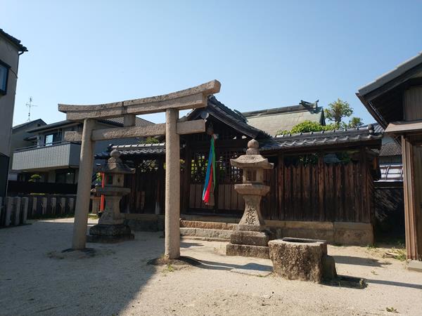 軽羽迦神社の社殿3