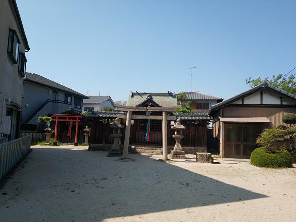 軽羽迦神社の全景