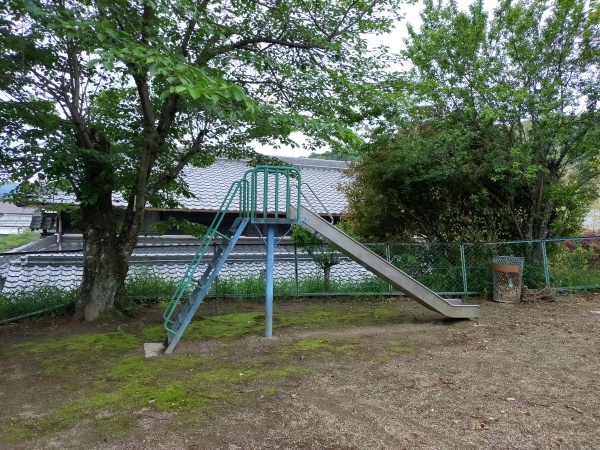 中佐備天満宮の遊具