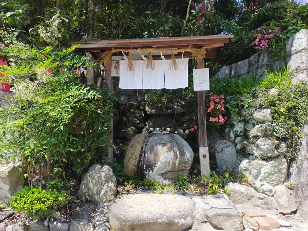 赤坂上之山神社の手水舎