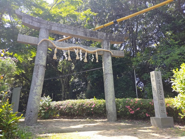 赤坂上之山神社の一の鳥居