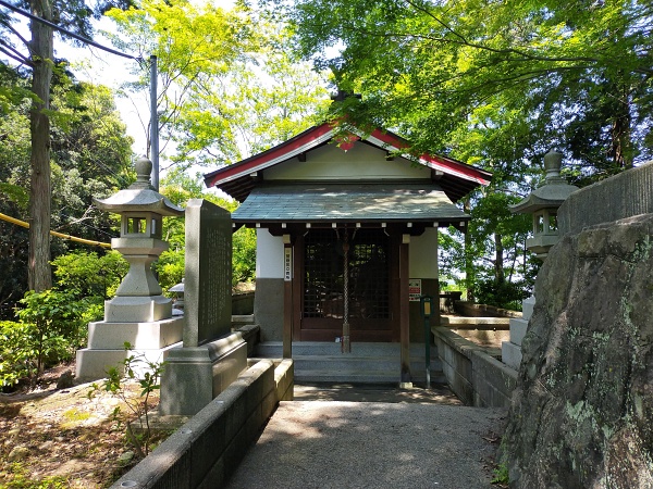 赤坂上之山神社の白馬稲荷