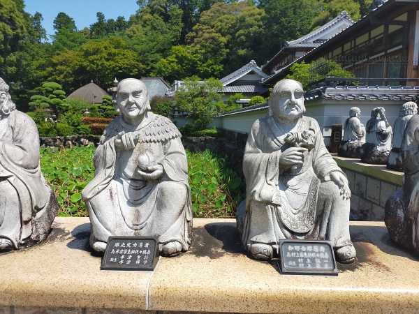興禅寺の石像