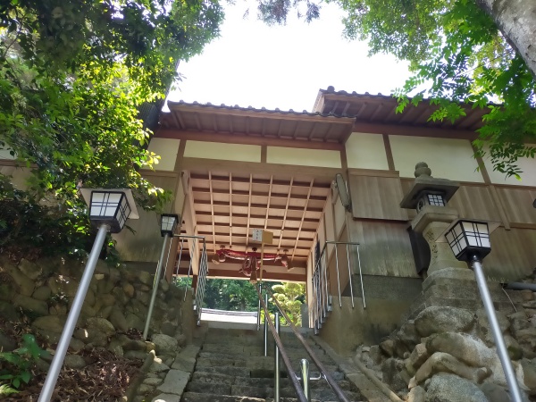 烏帽子形八幡神社の拝殿