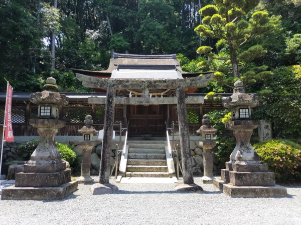 烏帽子形八幡神社の本殿
