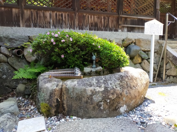 烏帽子形八幡神社の手水舎